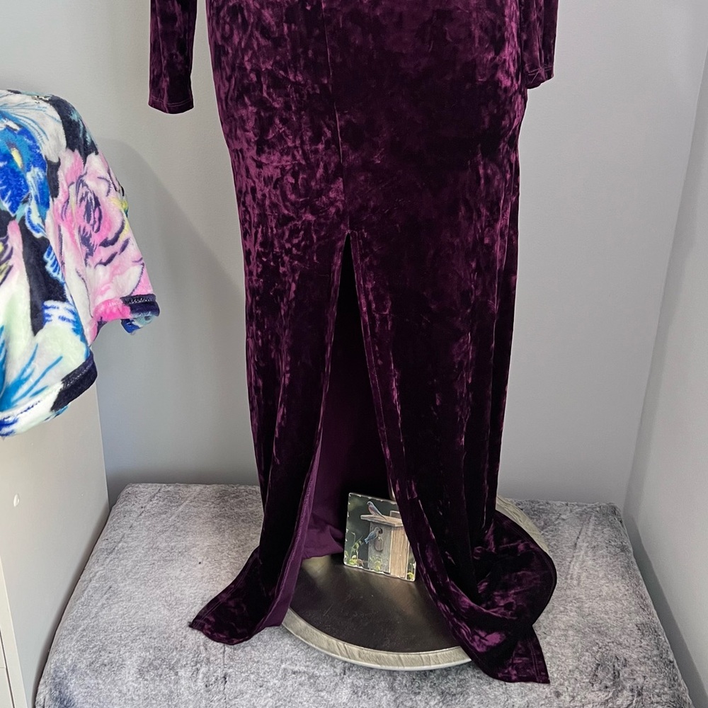 Forever 21 M Violet Crushed Velvet Fitted Maxi Long Sleeve V Neck Dress - Picture 6 of 17